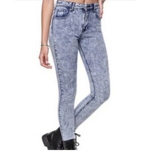 Madewell Acid Wash 37’s Skinny Jeans Size 25